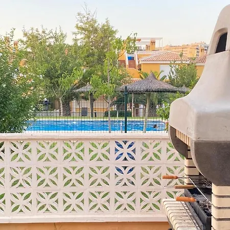 Pretty With Private Garden *