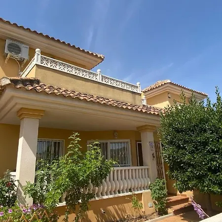 Pretty With Private Garden Holiday home *